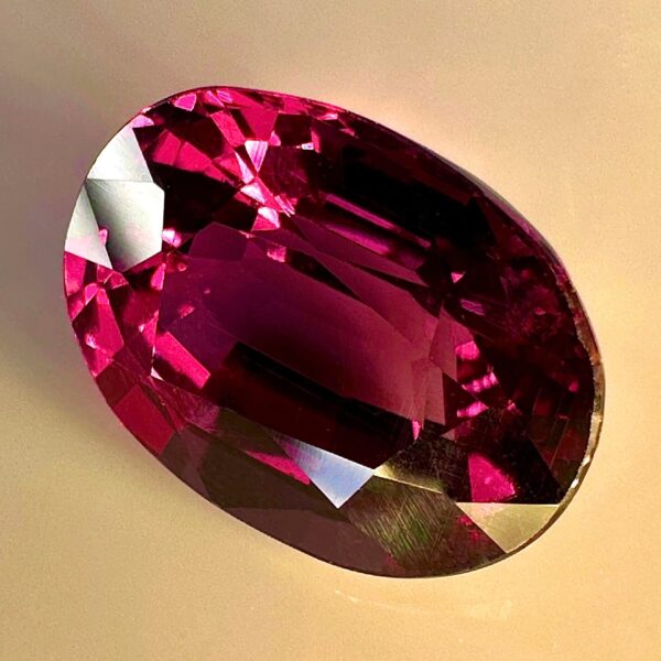 Grenat change couleur 2,79 ct - 9,3 x 7 mm - Pierre naturelle - Rare