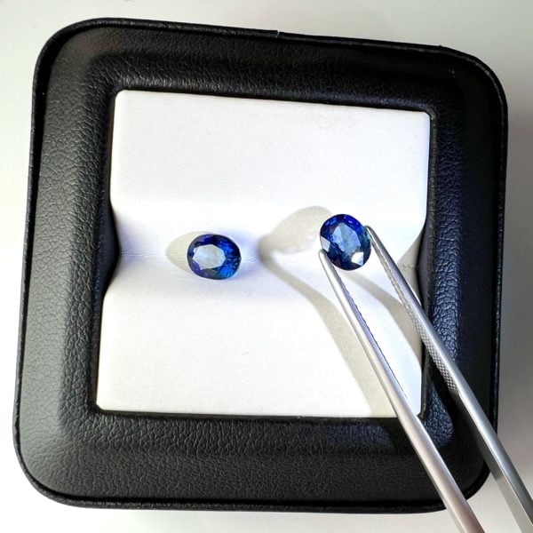 زوج من الياقوت الأزرق الطبيعي – 2.12 قيراط – تايلاند – 6,2 × 5,2 ملم – 6,3 × 5,1 ملم