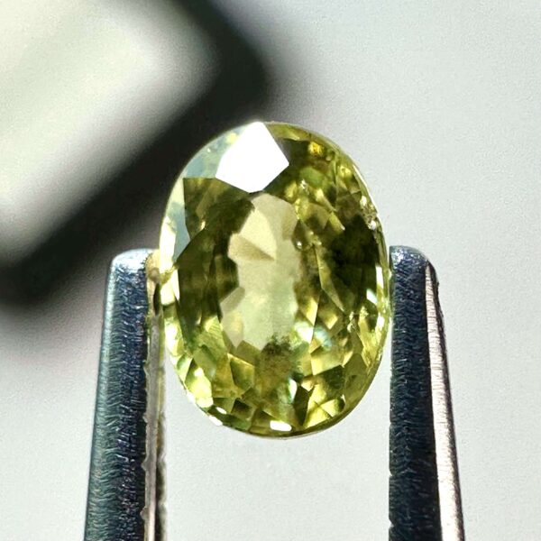 Pair of yellow sapphires, 0.43 ct - 4.2 x 2.9 mm