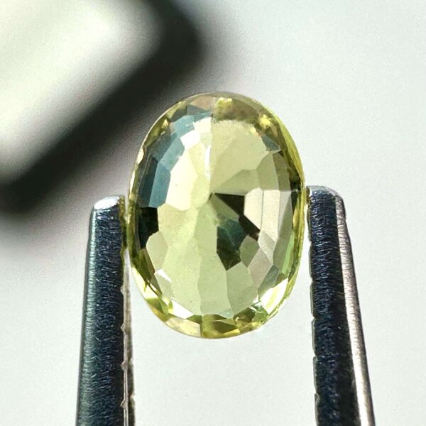 Pair of yellow sapphires, 0.43 ct - 4.2 x 2.9 mm