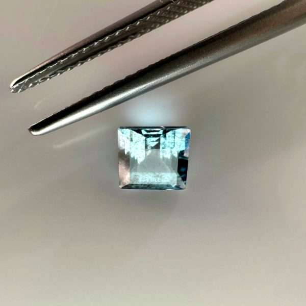 Natural Aquamarine 0,57 ct - RARE - 5 x 5 mm