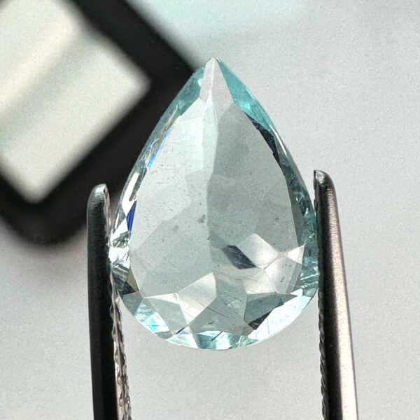 Natural Aquamarine 2.39 ct - 11.4 x 8.5 mm