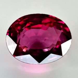 Natural Rhodolite Garnet 1.40 ct - 7.5 x 5.8 mm