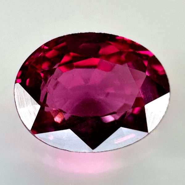 Natural Rhodolite Garnet 1.40 ct - 7.5 x 5.8 mm