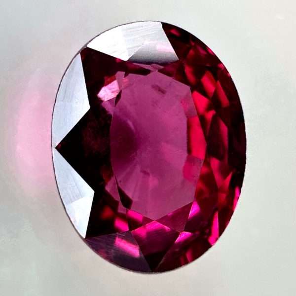 Natural Rhodolite Garnet 1.40 ct - 7.5 x 5.8 mm