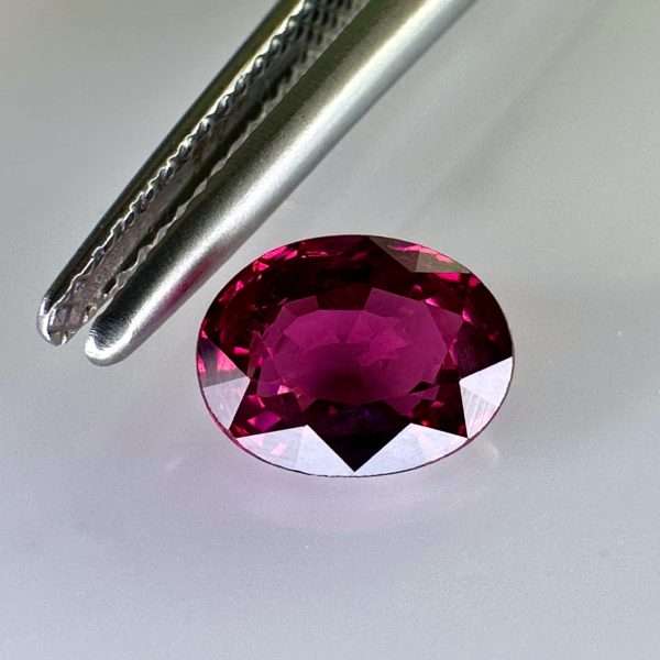 Natural Rhodolite Garnet 1.40 ct - 7.5 x 5.8 mm