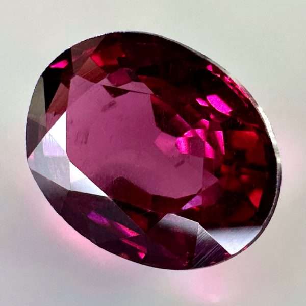Natural Rhodolite Garnet 1.40 ct - 7.5 x 5.8 mm