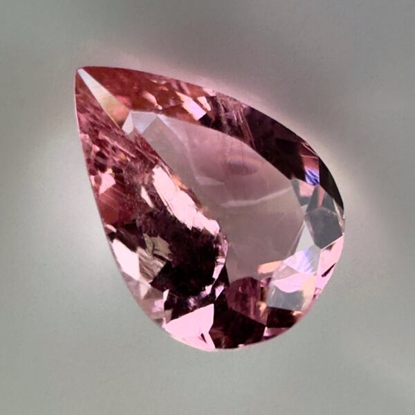 Natural vibrant pink tourmaline, a rare and luminous gemstone, ideal for fine jewelry creations or an exclusive collection.
