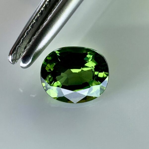 Natural green sapphire 0.89ct, with a beautiful shine and a deep color, ideal for a unique jewel or a precious collection.