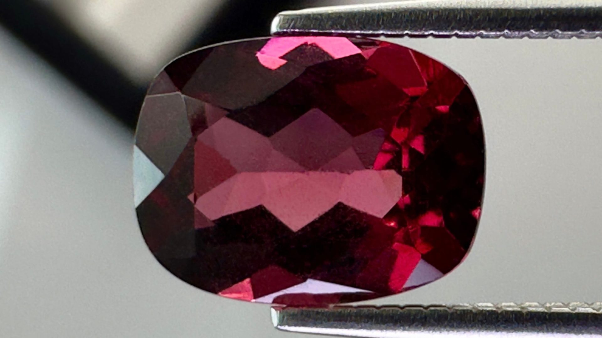 Malawi Garnet scaled