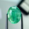 0.91ct natural emerald from Zambia with an elegant oval shape and a beautiful green hue.