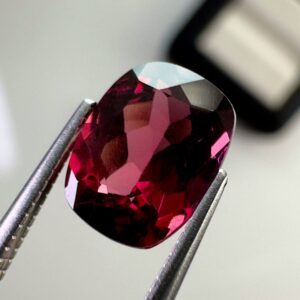 Malawi Garnet 2.36 ct - Cushion Shape - Elegant deep red